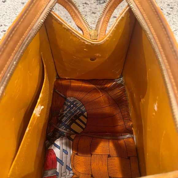 Vintage Louis Vuitton Yellow Vernis Forsythe (without scarf) - Picture 13 of 16